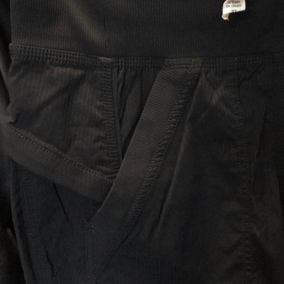 Lululemon pants - Picture 3 of 6